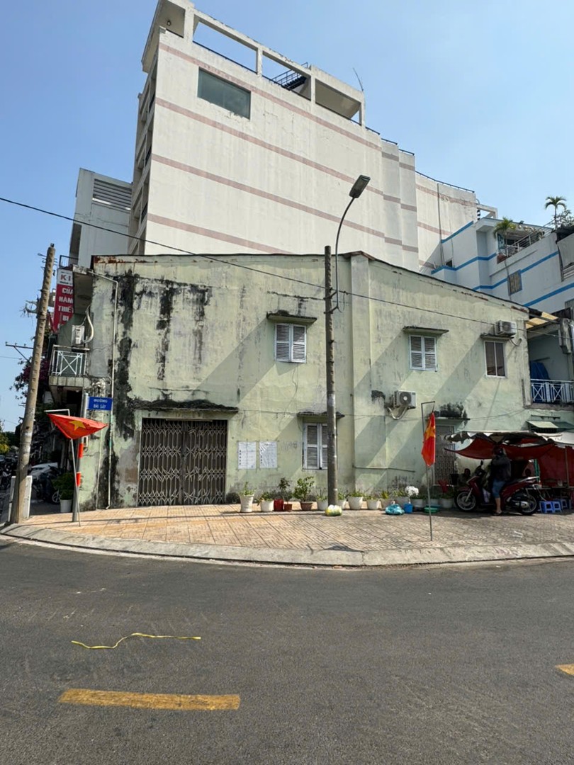 Bán nhà mặt tiền đường Kim Biên