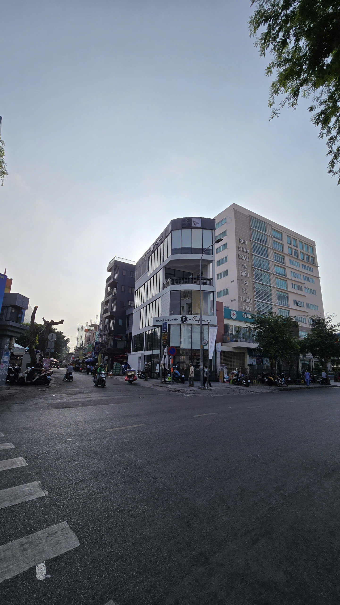 Bán nhà góc 2 MT 822 Sư Vạn Hạnh