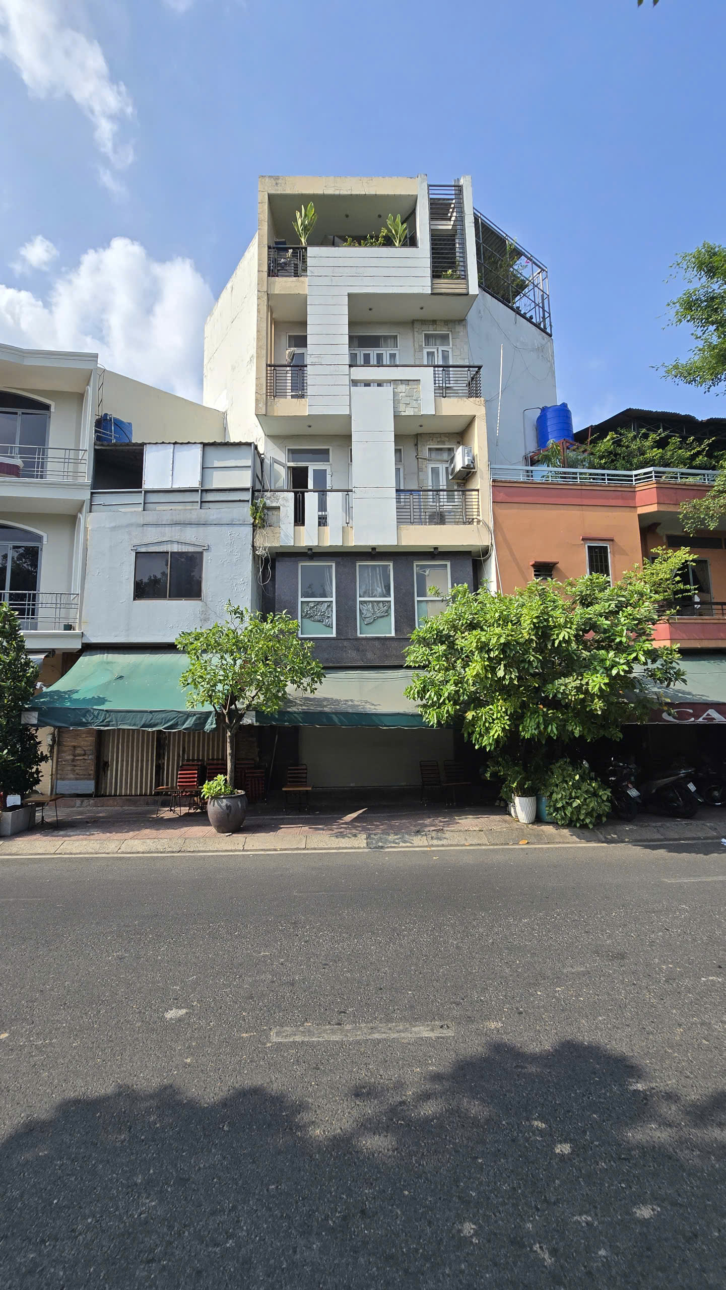 Bán nhà mặt tiền đường Trường Sa