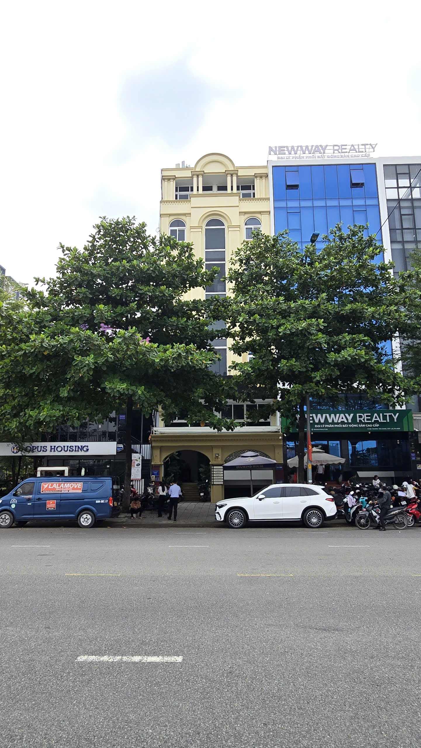 Bán tòa nhà mặt tiền Trương Văn Bang