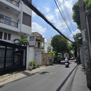 Bán khách sạn góc 2 mặt tiền đường Tăng Bạt Hổ
