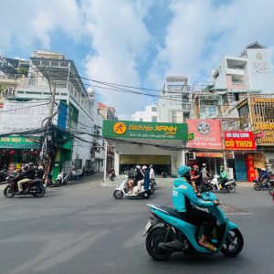 Bán nhà góc 2 mặt tiền 527 CMT8